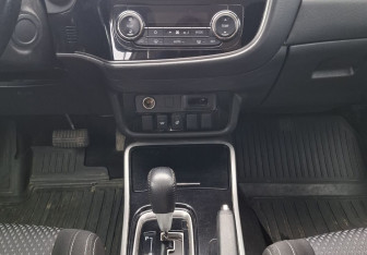 Подержанный автомобиль Mitsubishi Outlander 2018 года (11 фото)