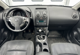 Подержанный автомобиль Nissan Qashqai 2010 года (10 фото)