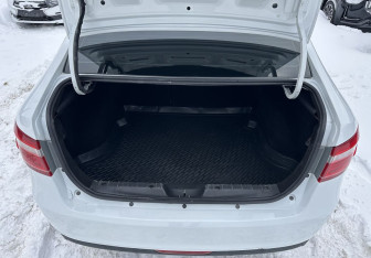 Подержанный автомобиль LADA (ВАЗ) Vesta Sedan 2017 года (15 фото)