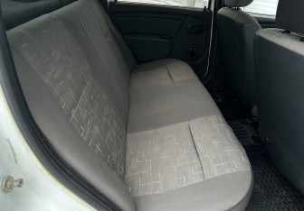 Подержанный автомобиль Renault Logan Sedan 2011 года (12 фото)