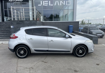 Подержанный автомобиль Renault Megane Hatchback 2010 года (4 фото)