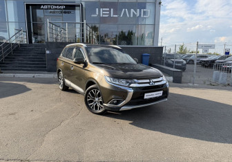Подержанный автомобиль Mitsubishi Outlander 2015 года (3 фото)