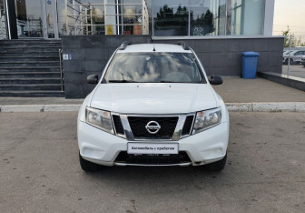 Подержанный автомобиль Nissan Terrano 2014 года (2 фото)