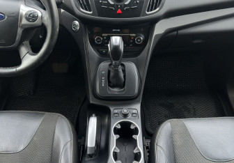 Подержанный автомобиль Ford Kuga 2013 года (11 фото)