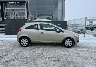 Подержанный автомобиль Opel Corsa 2008 года (4 фото)