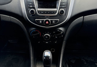 Подержанный автомобиль Hyundai Solaris Sedan 2015 года (11 фото)