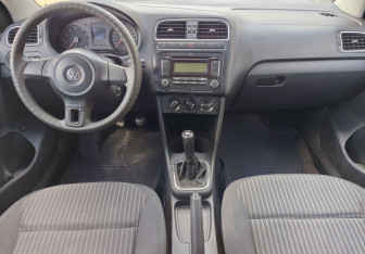Подержанный автомобиль Volkswagen Polo Sedan 2011 года (10 фото)