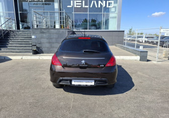 Подержанный автомобиль Peugeot 308 Hatchback 2012 года (6 фото)