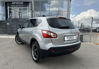 Подержанный автомобиль Nissan Qashqai 2010 года (7 фото)
