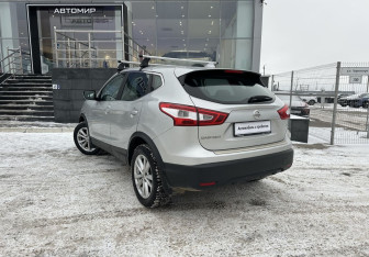 Подержанный автомобиль Nissan Qashqai 2017 года (7 фото)