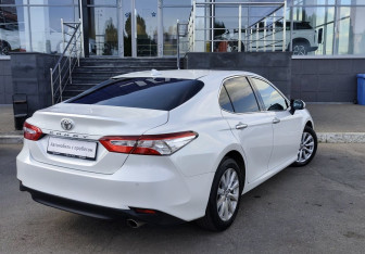 Подержанный автомобиль Toyota Camry Sedan 2020 года (5 фото)