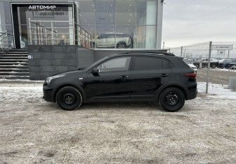 Подержанный автомобиль Kia Rio Hatchback 2021 года (8 фото)