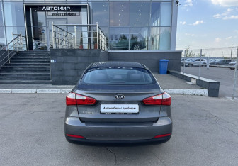 Подержанный автомобиль Kia Cerato Sedan 2013 года (6 фото)