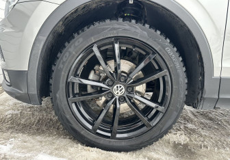 Подержанный автомобиль Volkswagen Tiguan 2020 года (14 фото)