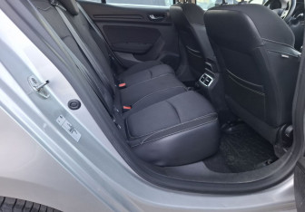 Подержанный автомобиль Renault Megane Hatchback 2018 года (12 фото)