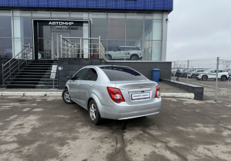 Подержанный автомобиль Chevrolet Aveo Sedan 2013 года (7 фото)