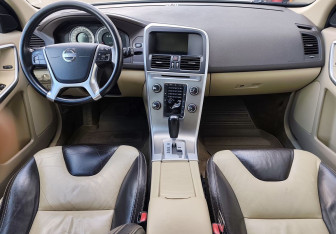 Подержанный автомобиль Volvo XC60 2011 года (10 фото)