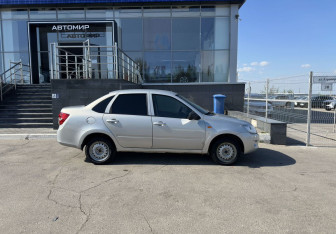 Подержанный автомобиль LADA (ВАЗ) Granta Sedan 2013 года (4 фото)