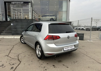 Подержанный автомобиль Volkswagen Golf Hatchback 2013 года (7 фото)