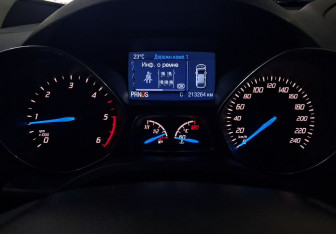 Подержанный автомобиль Ford Kuga 2014 года (9 фото)