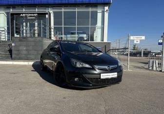 Подержанный автомобиль Opel Astra Hatchback 2013 года (3 фото)