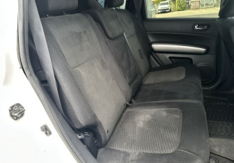 Подержанный автомобиль Nissan X-Trail 2014 года (12 фото)