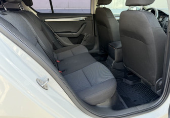 Подержанный автомобиль Skoda Octavia Liftback 2014 года (12 фото)