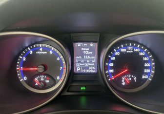Подержанный автомобиль Hyundai Santa Fe 2014 года (9 фото)