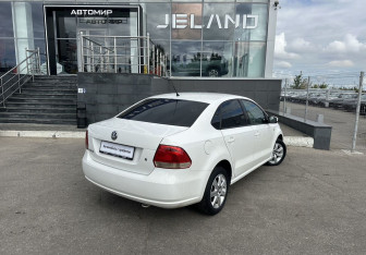 Подержанный автомобиль Volkswagen Polo Sedan 2012 года (5 фото)