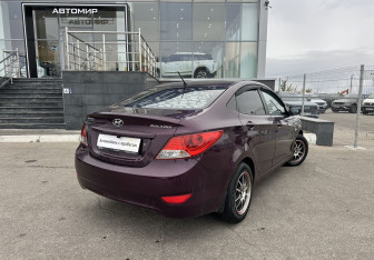 Подержанный автомобиль Hyundai Solaris Sedan 2011 года (5 фото)