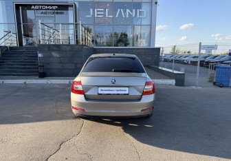 Подержанный автомобиль Skoda Octavia Liftback 2013 года (6 фото)