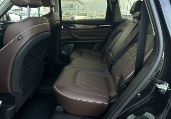 Подержанный автомобиль Exeed VX 2023 года (12 фото)