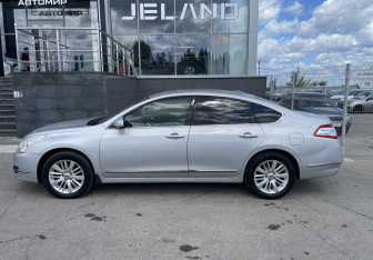 Подержанный автомобиль Nissan Teana 2012 года (8 фото)