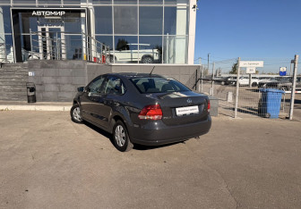 Подержанный автомобиль Volkswagen Polo Sedan 2013 года (7 фото)