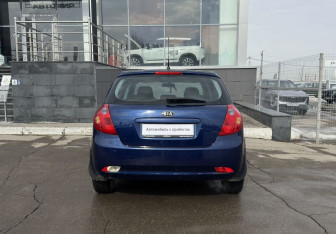 Подержанный автомобиль Kia Ceed Hatchback 2007 года (6 фото)