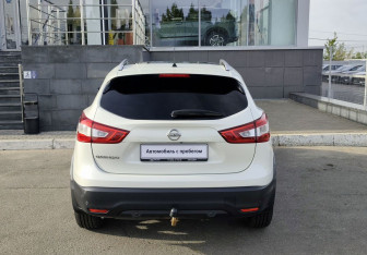 Подержанный автомобиль Nissan Qashqai 2015 года (6 фото)