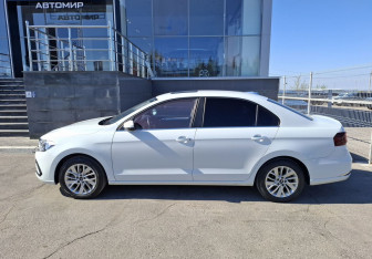 Подержанный автомобиль Jetta VA3 2022 года (8 фото)