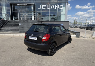 Подержанный автомобиль Skoda Fabia Hatchback 2008 года (5 фото)