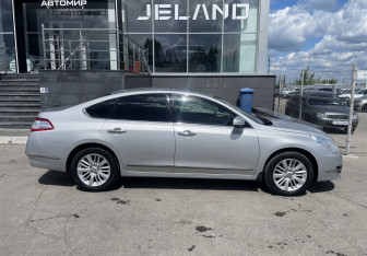 Подержанный автомобиль Nissan Teana 2012 года (4 фото)
