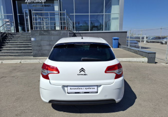 Подержанный автомобиль Citroen C4 Hatchback 2012 года (6 фото)