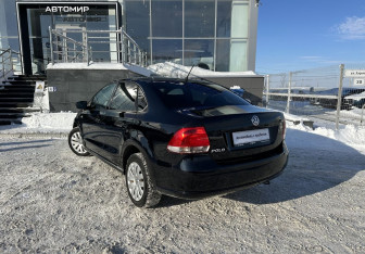 Подержанный автомобиль Volkswagen Polo Sedan 2014 года (7 фото)