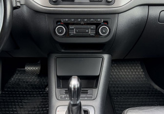 Подержанный автомобиль Volkswagen Tiguan 2011 года (11 фото)