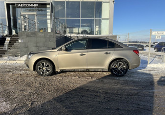 Подержанный автомобиль Chevrolet Cruze Sedan 2011 года (8 фото)