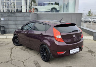 Подержанный автомобиль Hyundai Solaris Hatchback 2011 года (7 фото)