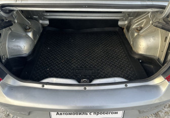 Подержанный автомобиль Renault Logan Sedan 2014 года (15 фото)