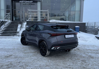 Подержанный автомобиль Omoda C5 2024 года (7 фото)