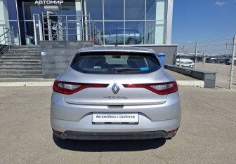 Подержанный автомобиль Renault Megane Hatchback 2018 года (6 фото)