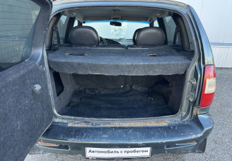 Подержанный автомобиль Chevrolet Niva 2008 года (15 фото)