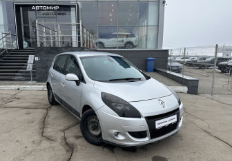 Подержанный автомобиль Renault Scenic 2010 года (3 фото)