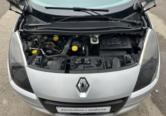 Подержанный автомобиль Renault Scenic 2010 года (13 фото)